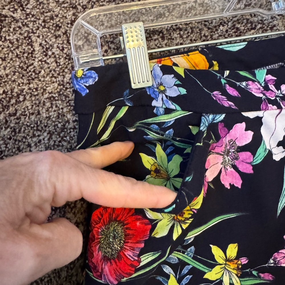 Tribal Floral Print Womens Capri Pants Sz 10 Dark Navy Blue Multi Color Flowers - Picture 4 of 9